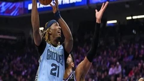 《瓜达拉哈拉光影对决！虫族与巨龙之战，揭秘真相背后的一边倒之谜！》